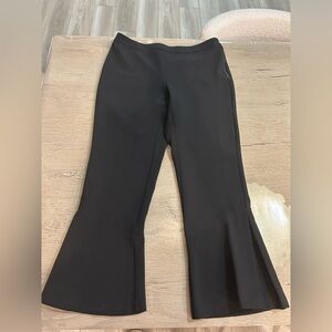 Saks Fifth Avenue NWOT Black Flare Pants cropped ax 4 inseam 23